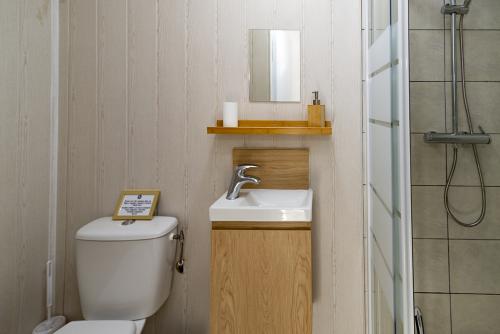 Ensuite Bathroom to Master